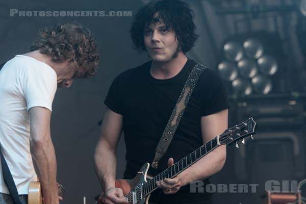 THE RACONTEURS - 2008-08-29 - SAINT CLOUD - Domaine National - Grande Scene - John Anthony Gillis [Jack White]